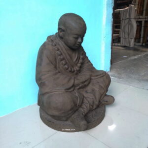 GT39 STATUE SITTING MONK 77x66x100 CM